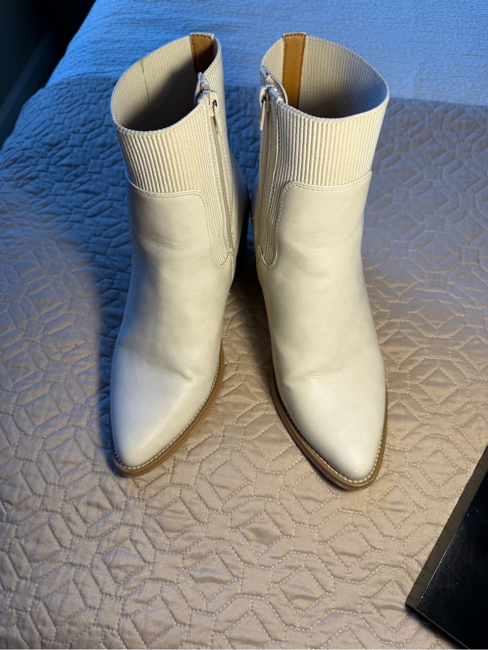 Dolce Vita Cream Oppry Pointed-Toe Ankle Booties Size 9